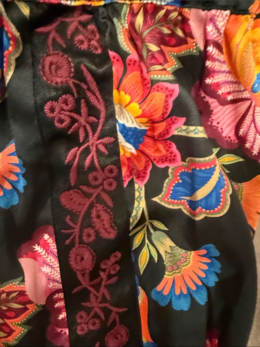 Johnny Was Luxurious Silk Black Floral Pants with Embroidered side Panels - Picture 3 of 13
